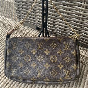 LV Pochette